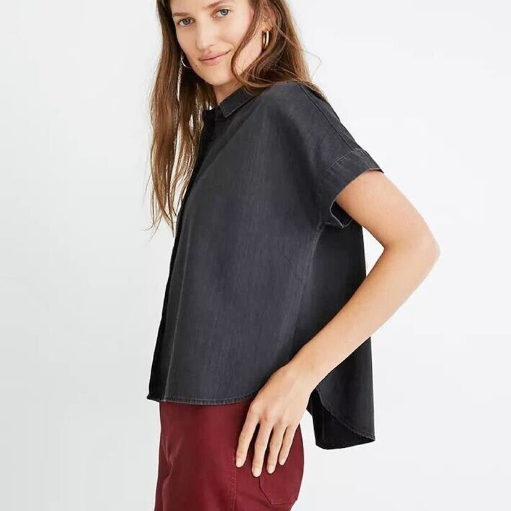 Madewell Denim Short-Sleeve Cropped Button-Up in Lunar Wash, Small
